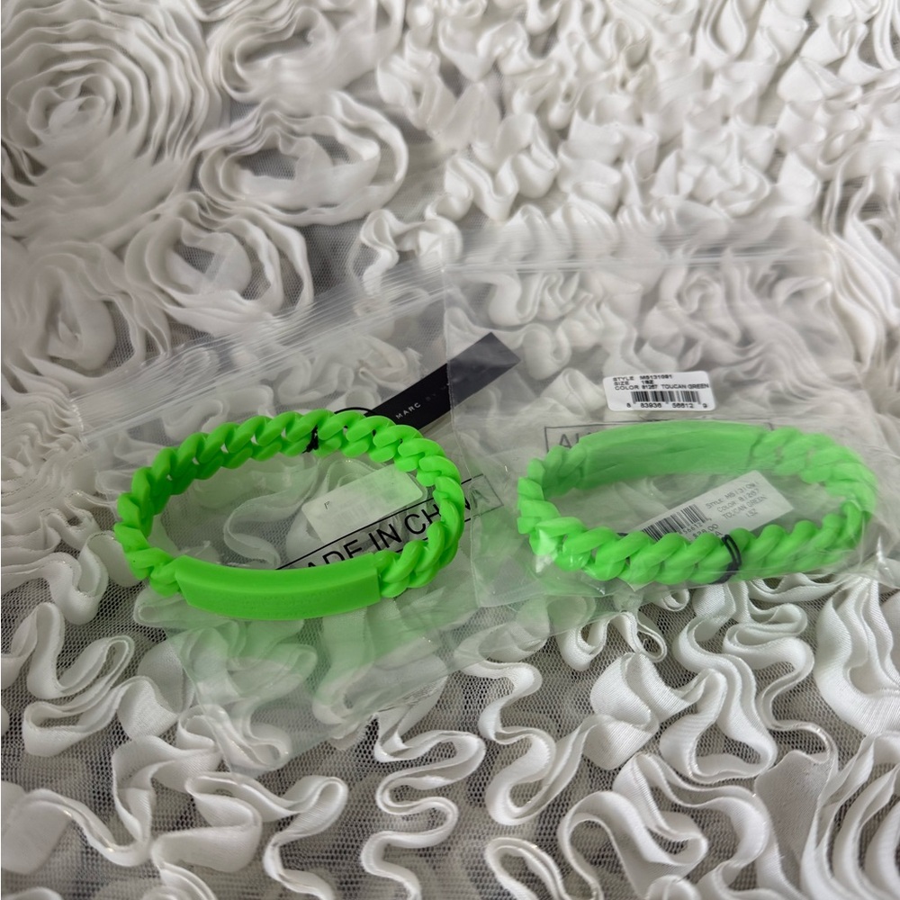 BNWT! Marc Jacobs  toucan green Bracelet-2💚